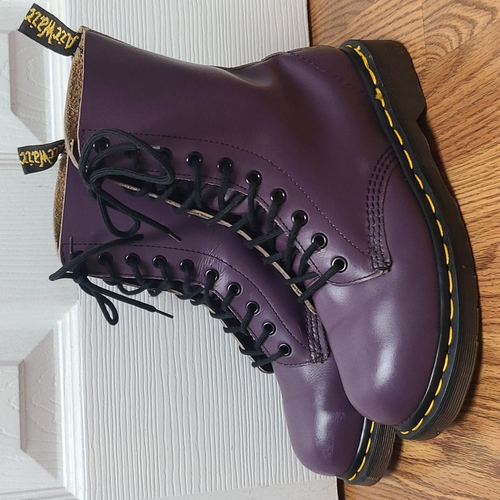 MIE Dr Martens 1490 Vintage Purple 10 eyes boots